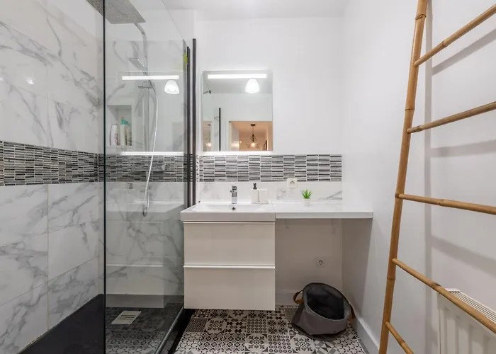 Chic Avec Parking Au Centre-ville 아파트